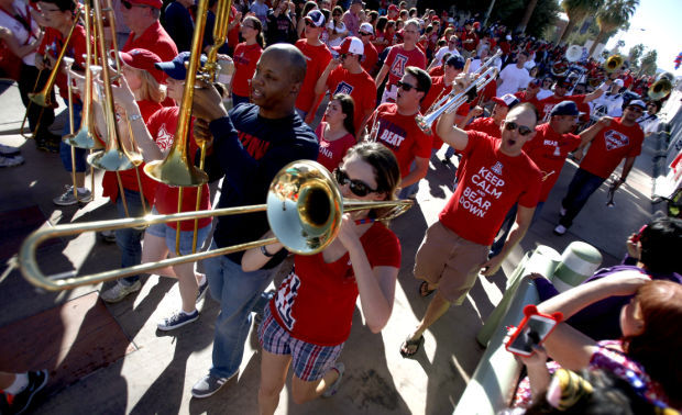 2014 UA Homecoming Parade