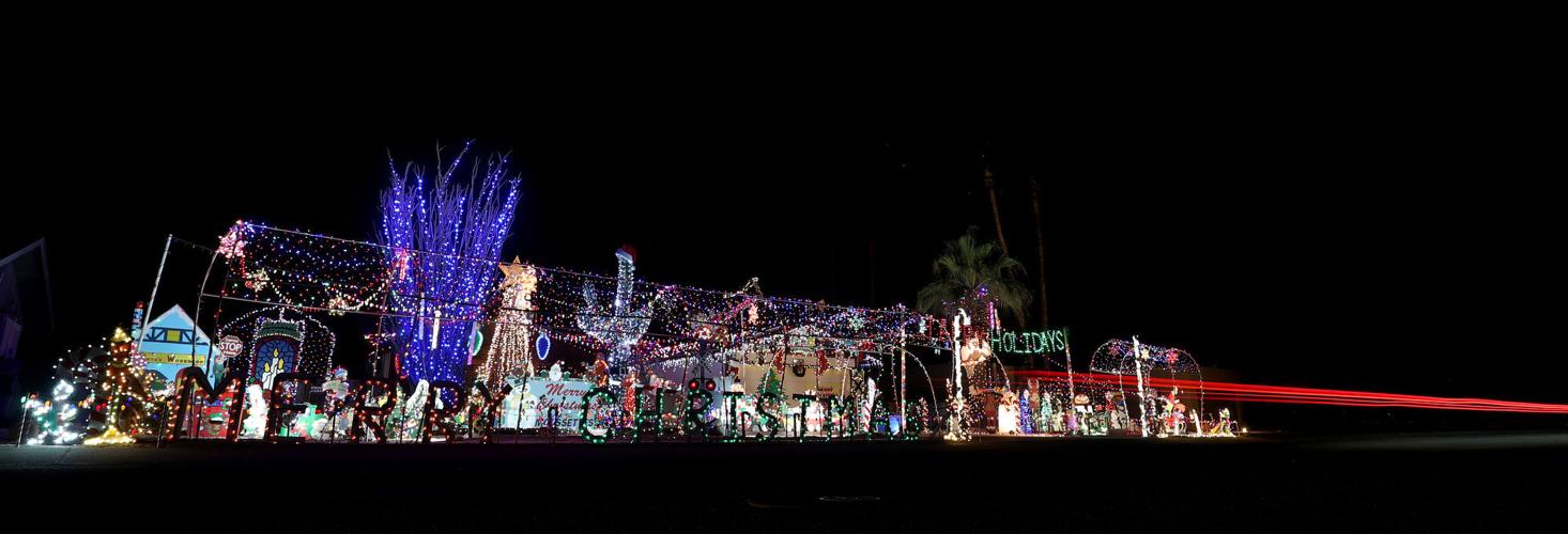Luces de Navidad en Casas de Tucsón (LE)