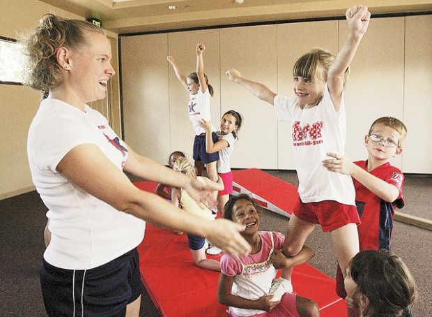 Minis learn to cheer  