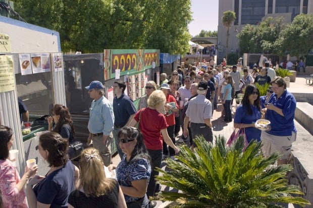 Tucsonans gather to meet, and eat | Entertainment | tucson.com
