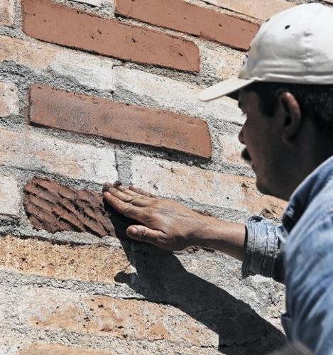 Los llaman artistas del barro  