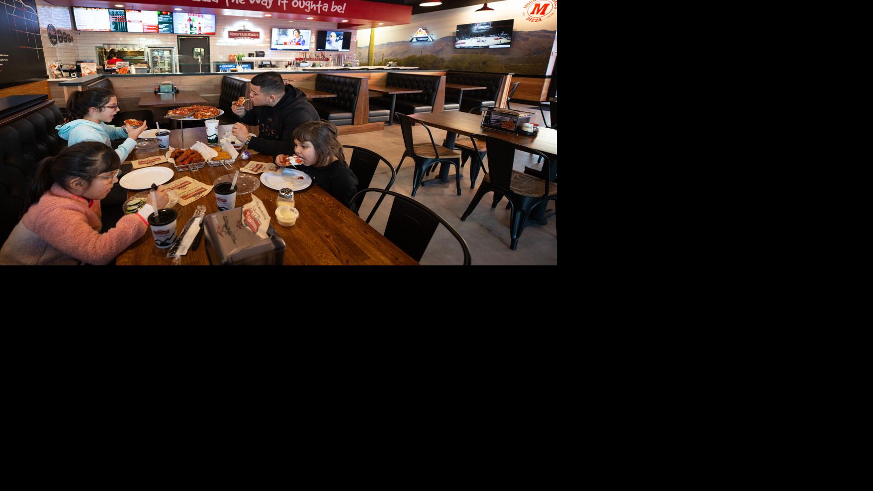 Pizzeria known for 20inch pies makes Tucson debut