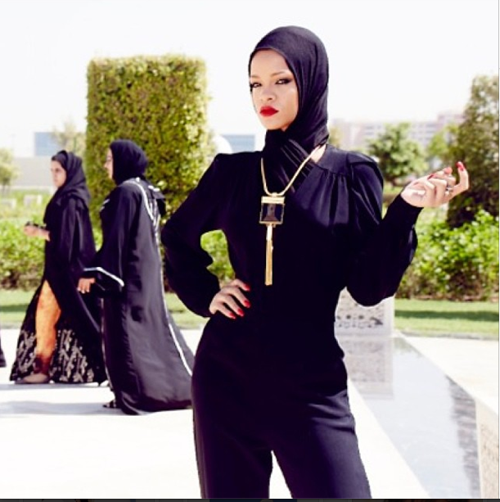 Rihanna at Abu Dhabi's Grand Mosque