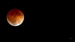 Look, up in the sky — it's a Supermoon!
