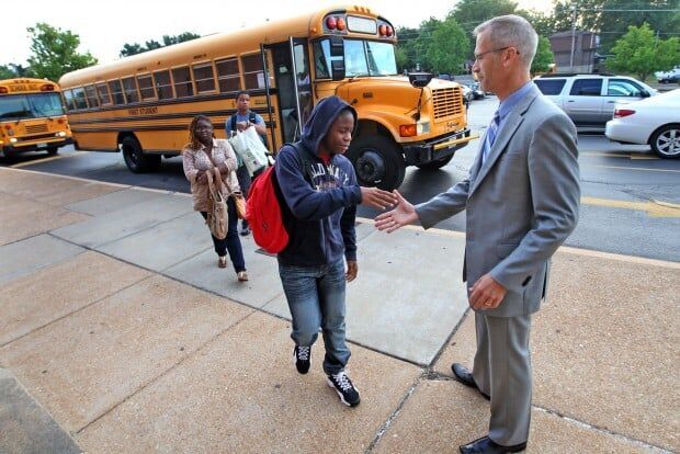 Transfer students from Riverview Gardens attend first day in Mehlville School District