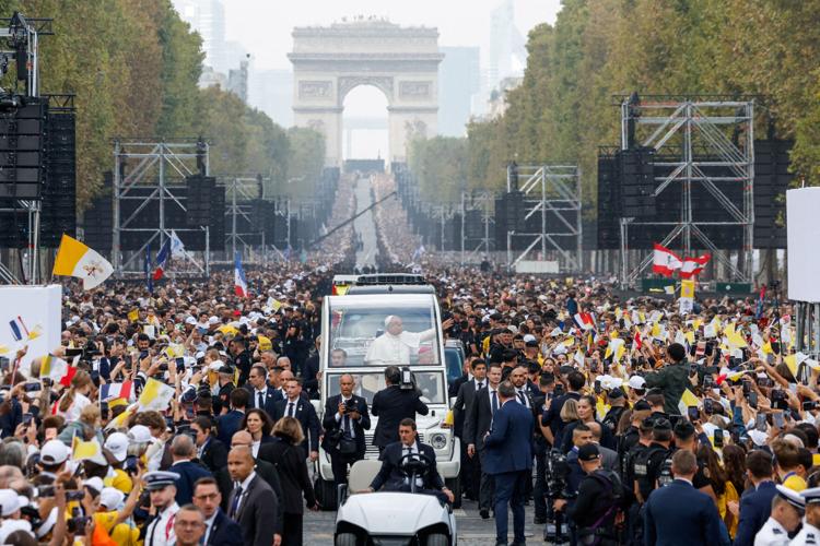 Hundreds of thousands in Paris cheer Pope Leo