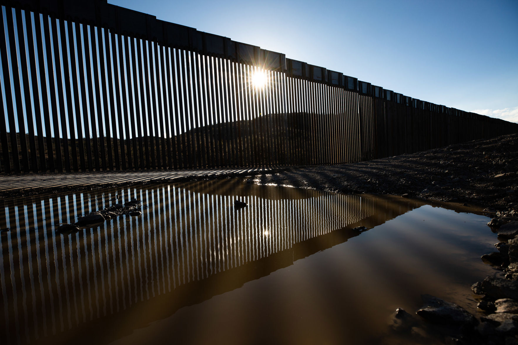 Analysis Ducey s plan for border security is partisan and unclear