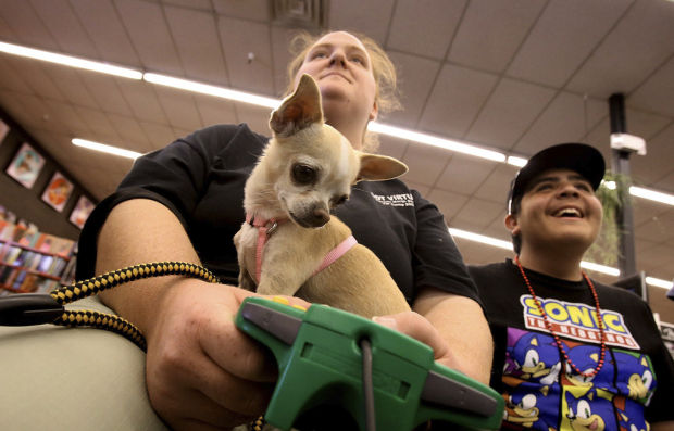 At retro party, fans power up early video games    
