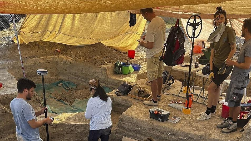 Jewelry, ornate pottery show 3,000-year-old Cypriot city was a key trading hub, scientist says - Vimarsana News