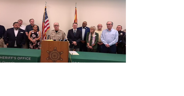 "Street releases" of migrants in Arizona spurred by surge in border crossings - Vimarsana News