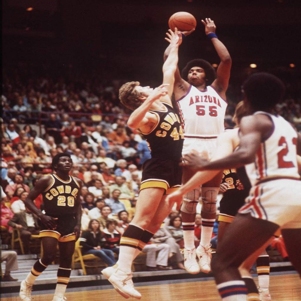 Readers No 10 1975 76 32 Team Ncaa Tourney Bob Elliott S