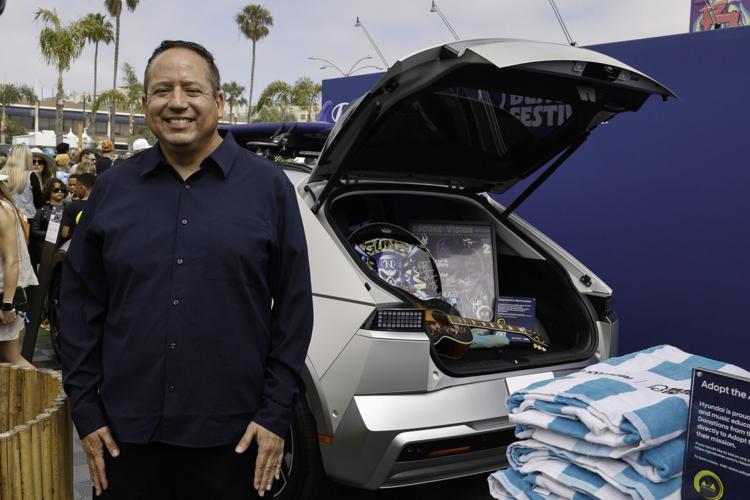 Hyundai Sponsors BeachLife Festival and Donates $15,000 to Adopt the Arts Foundation