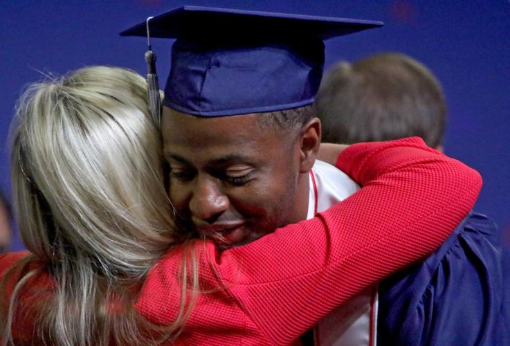 Shakur returns to graduate from UA
