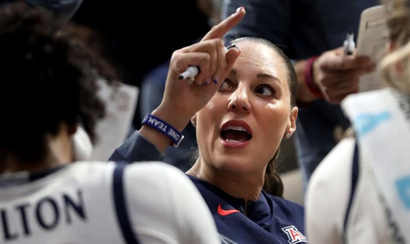 111322-tuc-spt-uawomenshoops-p1