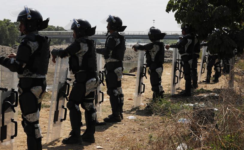 México comienza a regresar a migrantes a Honduras