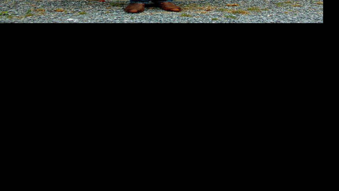 singersongwriter doing doubleduty in AZ debut