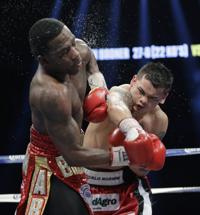 Photos: Boxing — Maidana beats Broner, more