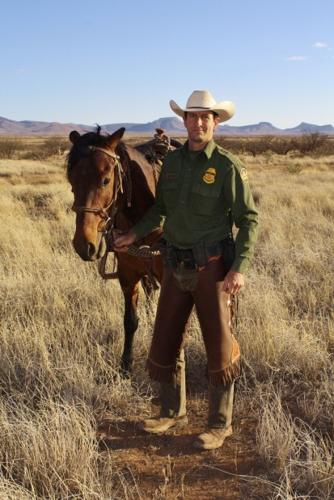 30 relatives of slain border agent travel to AZ to support his family    