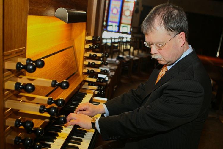 Dana Robinson, organ
