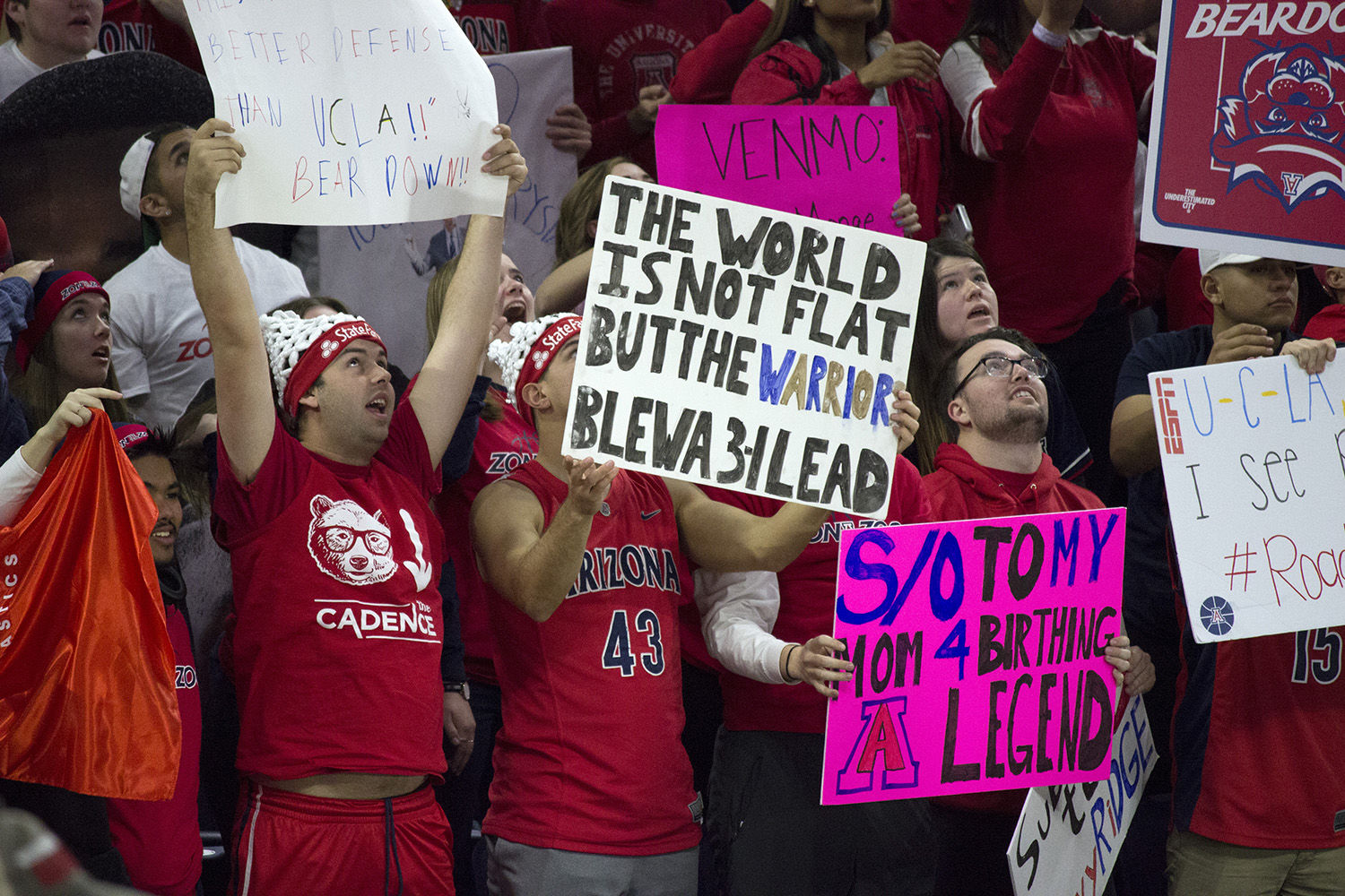 The 29 Best Signs From ESPN's 'College GameDay' At McKale Center ...