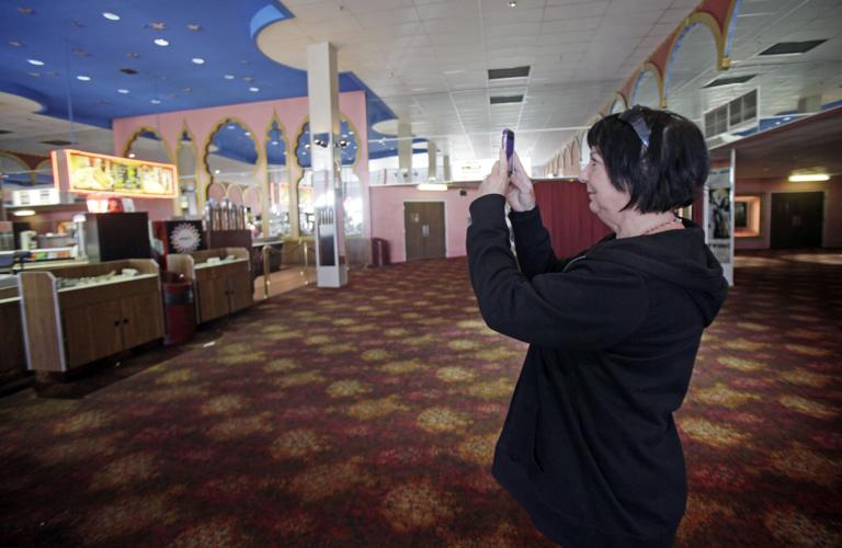 Century Park 16 movie theaters (le)