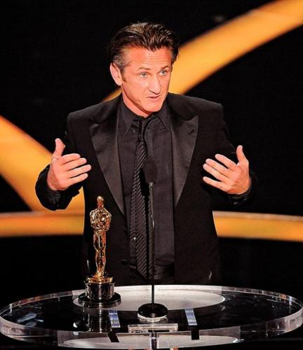 'Slumdog Millionaire' dominates Oscars  