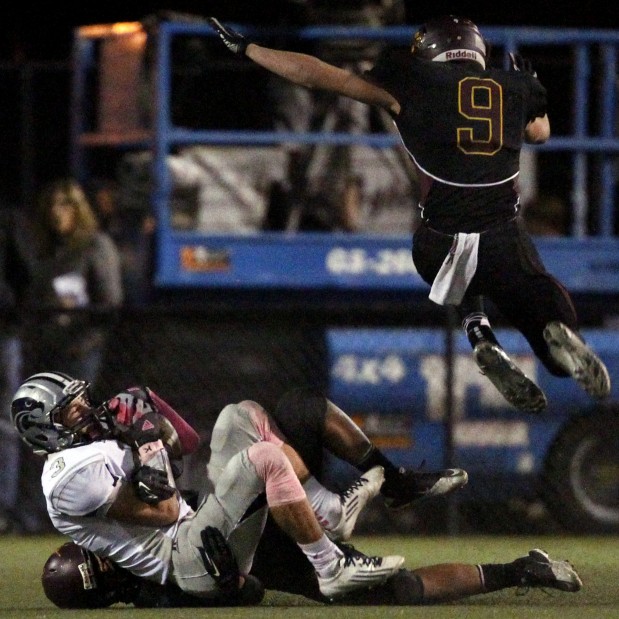 Salpointe Catholic 30, Ironwood Ridge 14