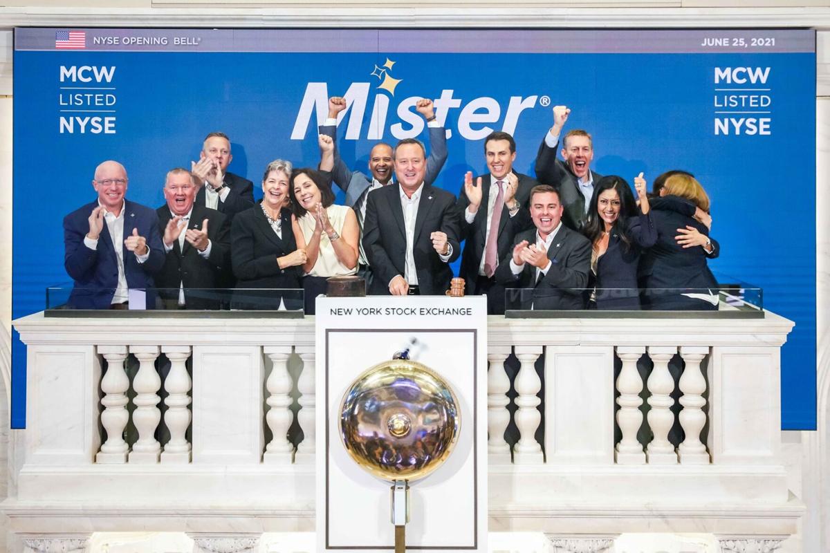 Tucson S Mister Car Wash Shines In Debut On Nyse Business News Tucson Com