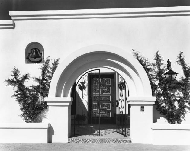 1965 photos: Hispanic look to 'palace'