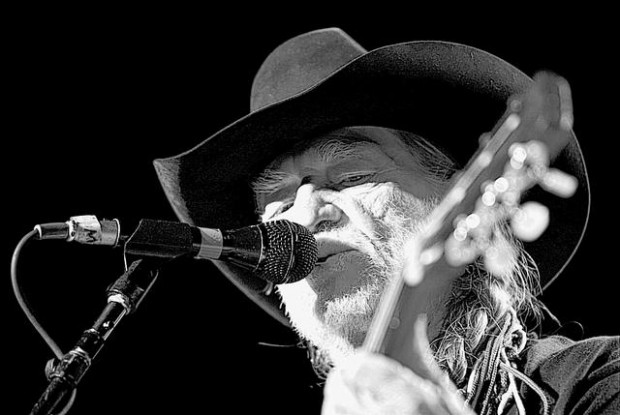 Concert review: Willie Nelson 'Ain't Superman,' or is he?  