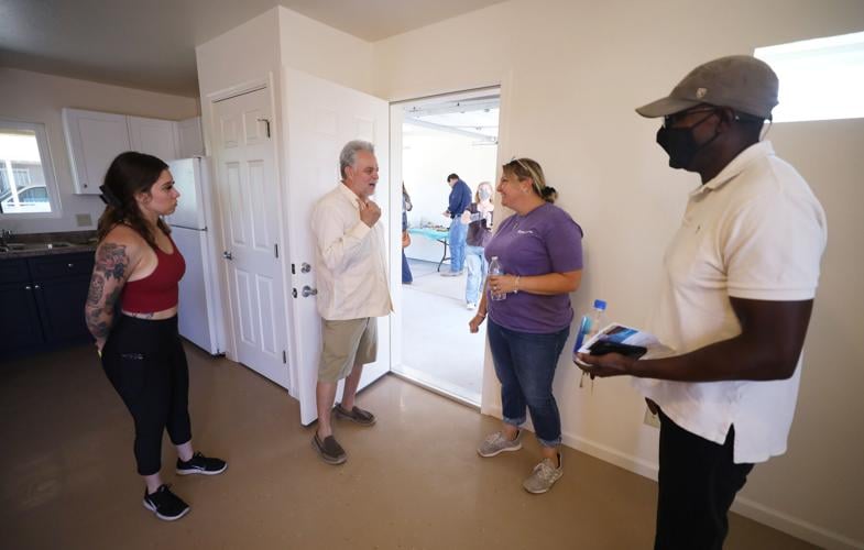 Tucson veteran receives new Habitat for Humanity home