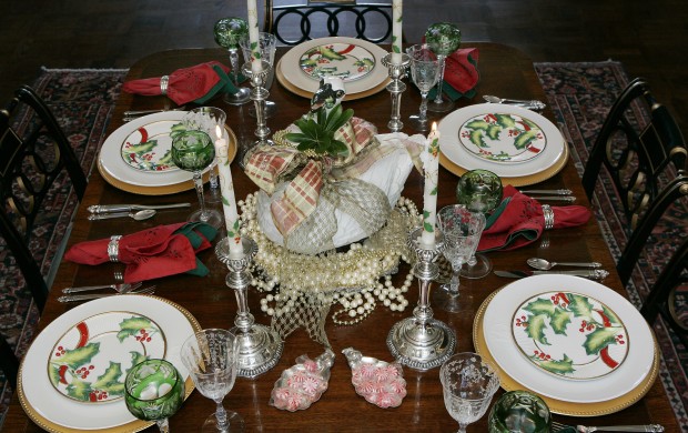 Holiday settings for little cost, maximum impact   
