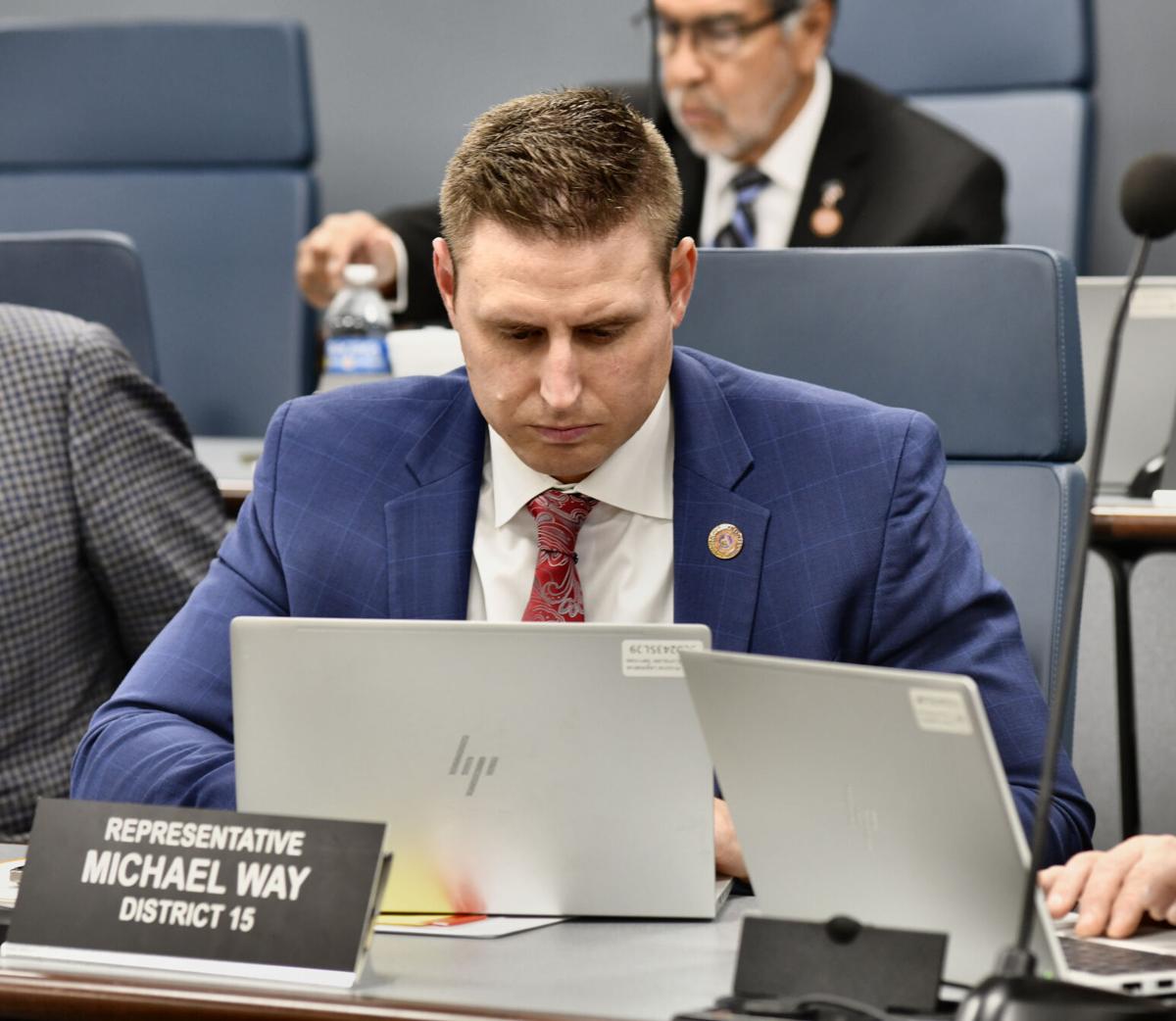 Arizona lawmakers push to make kids at 'drag shows' a crime