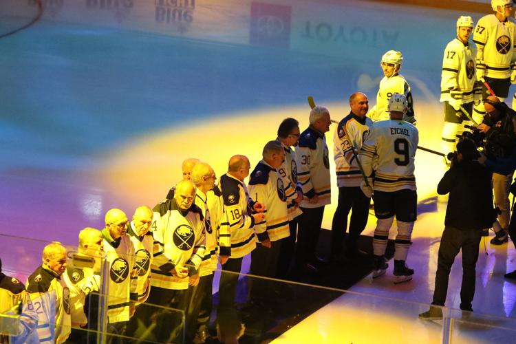 McCoy-Sports-Sabres-Islanders-2019