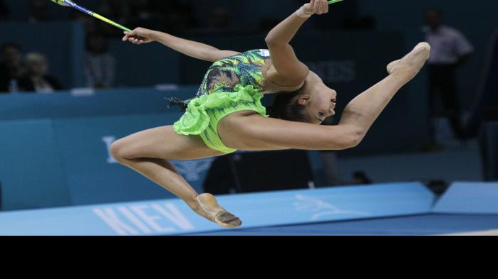 Танец с булавами. Танец с булавами. Канаева художественная гимнастика. Танец с булавами. Элементы с булавами.