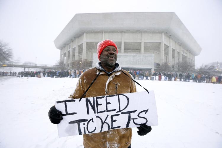 081124-tuc-spt-blitz-iowastate-spotlight-P2