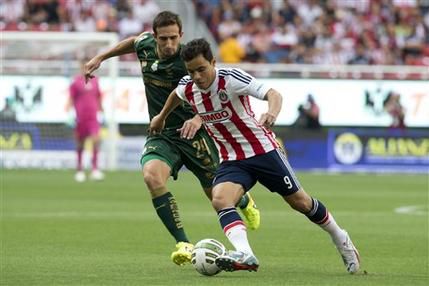 Omar Bravo,Carlos Izquierdoz