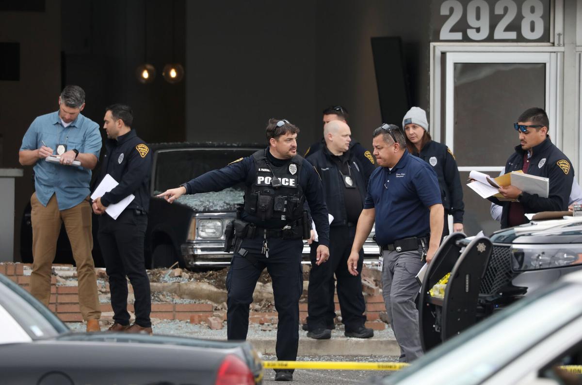 Crash, building, Tucson (LE)