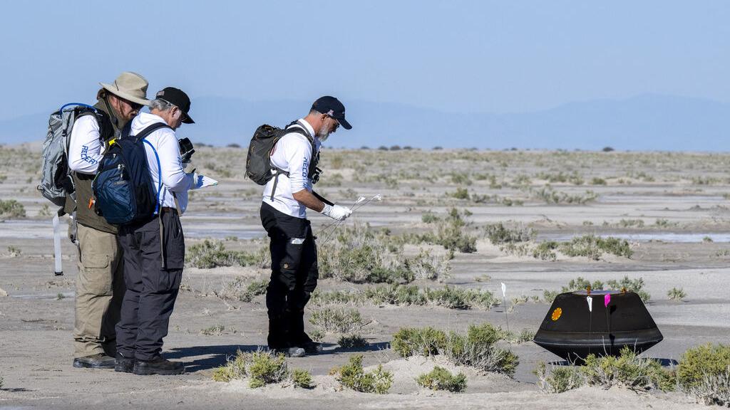 Rocks earn trophy for OSIRIS-REx asteroid sampling team - Vimarsana News