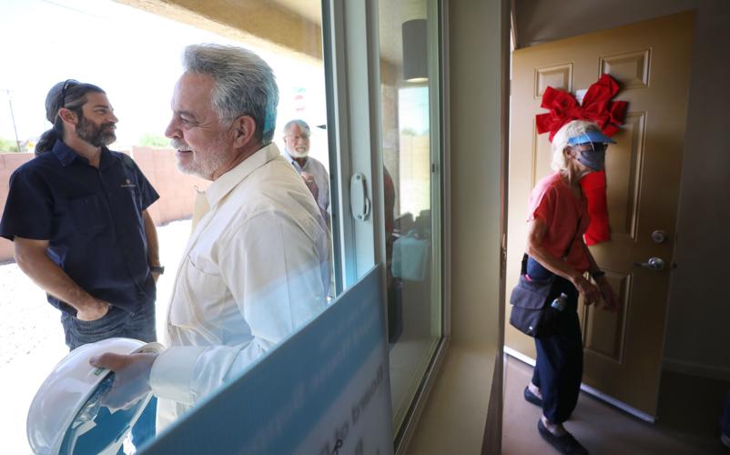 Tucson veteran receives new Habitat for Humanity home