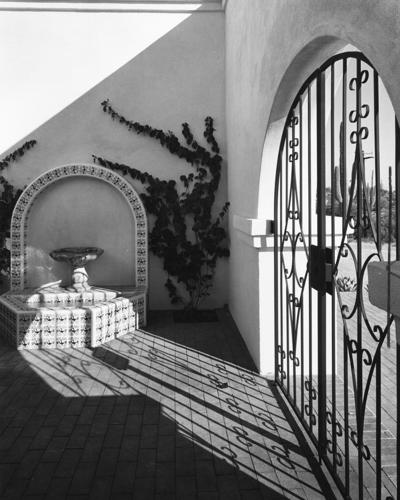 1965 photos: Hispanic look to 'palace'