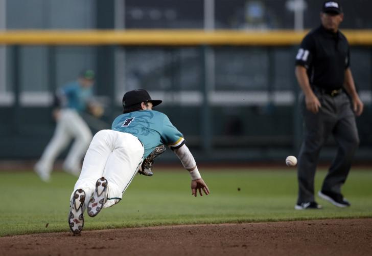 Arizona vs. Coastal Carolina in College World Series