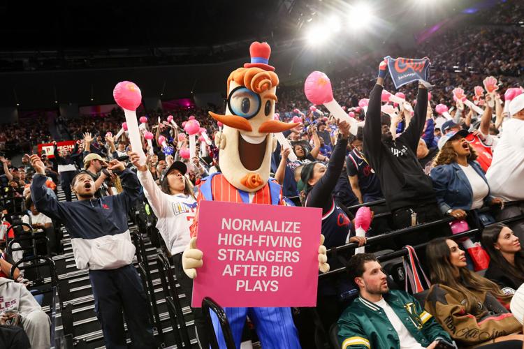 Leveling Up Game Night: Candy Crush Turns LA Clippers Game Into Arena-Wide Takeover With Surprise Anna Faris Reveal