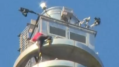 American rock climber reaches top of Taipei 101 skyscraper without ropes