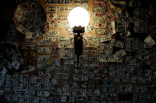 There's cash on them there walls!