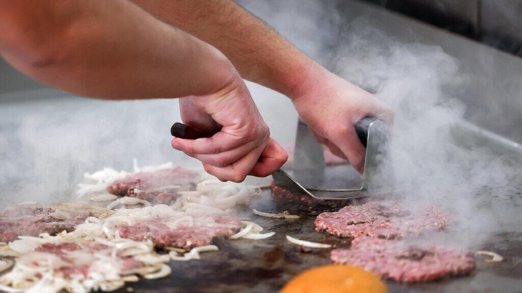 These 2 restaurants bring the wagyu smash burger trend to Tucson