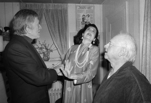 Kirk Douglas   and  Mickey Rooney