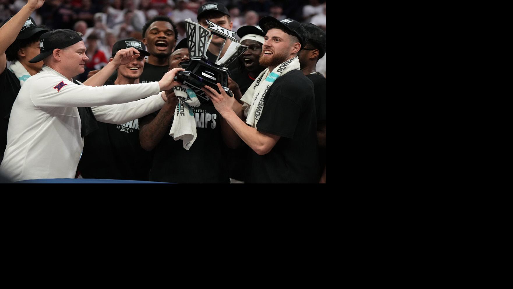 Arizona's Tommy Lloyd named Sporting News college basketball Coach of Year