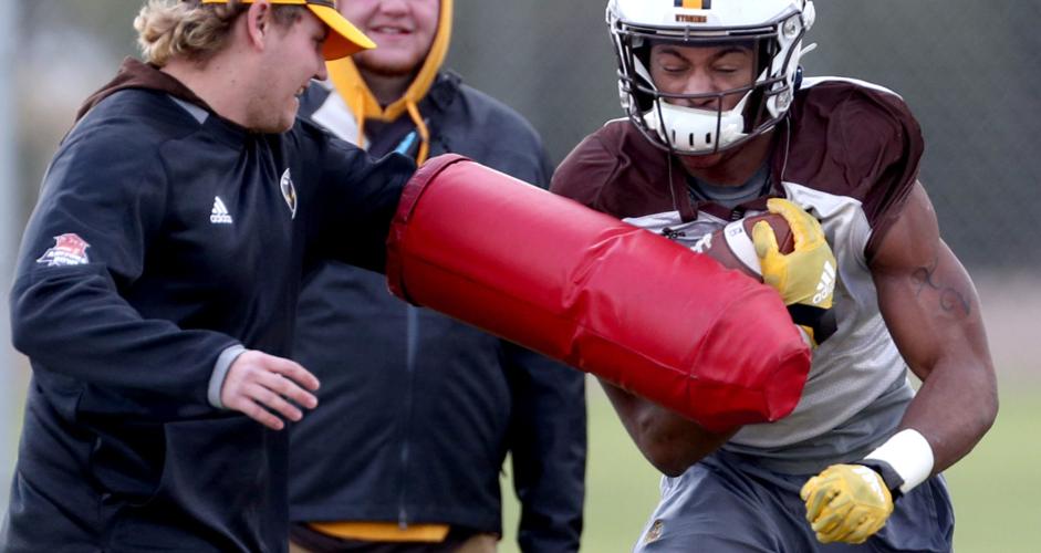 122919-spt-arizona bowl-p1.jpg