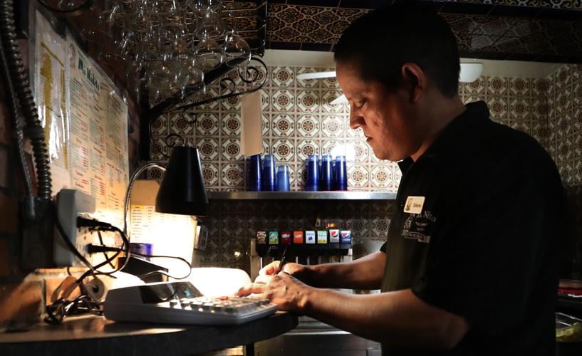 Roberto Flores-Peña (LE)